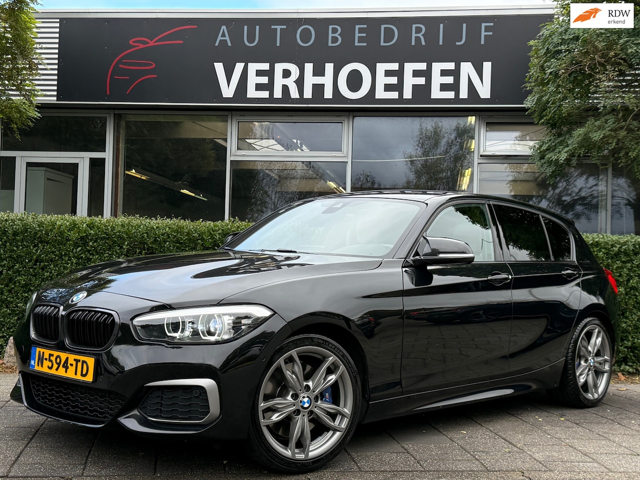 BMW 1-serie - M140i xDrive Centennial High Executive - M-PERFORMACE UITLAAT - APPLE CARPLAY DOWNPIPE - C - AutoWereld.nl