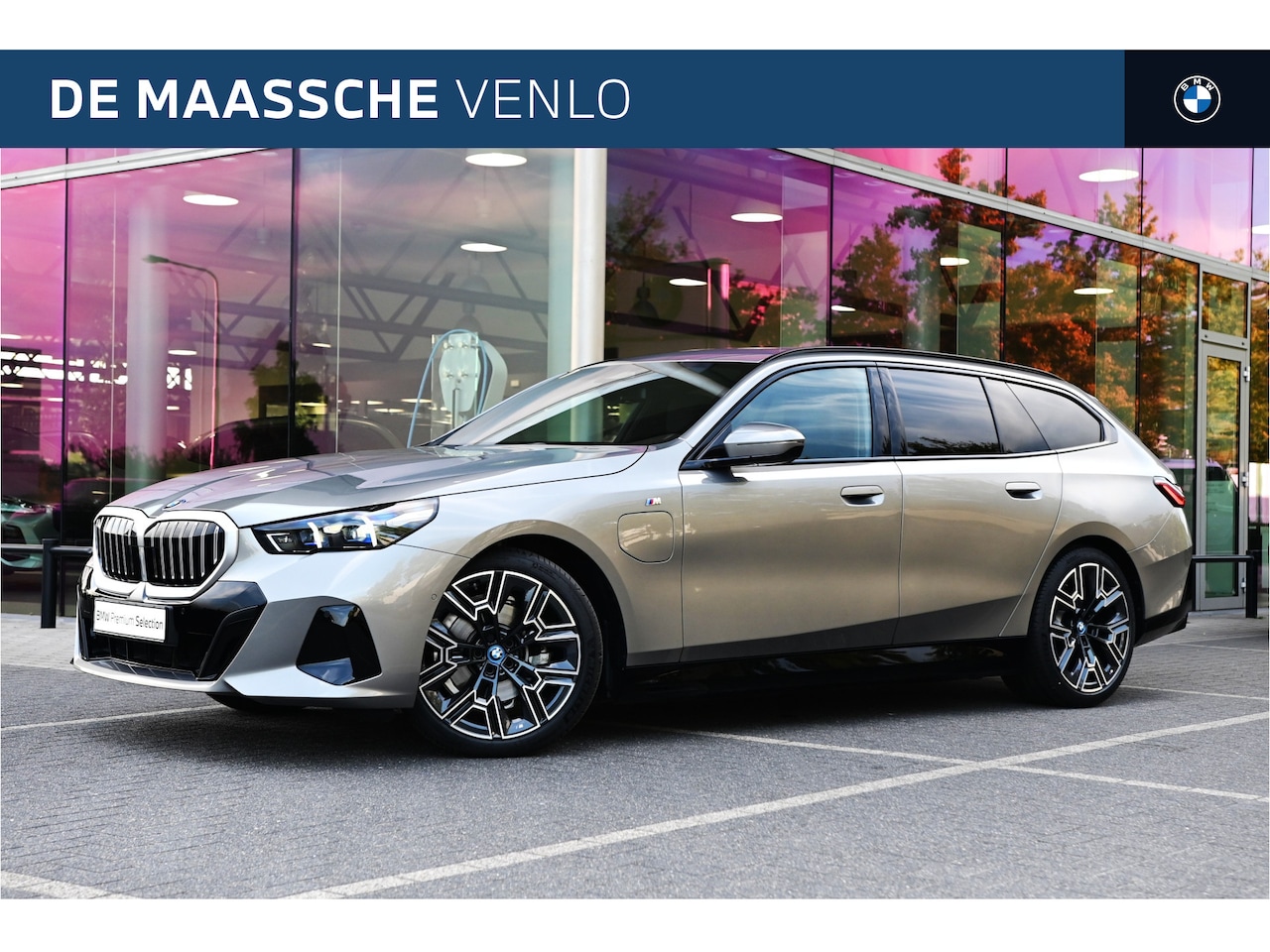 BMW 5-serie Touring - 530e M Sport Automaat / Trekhaak / Active Cruise Control / Achteruitrijcamera / M Sport on - AutoWereld.nl