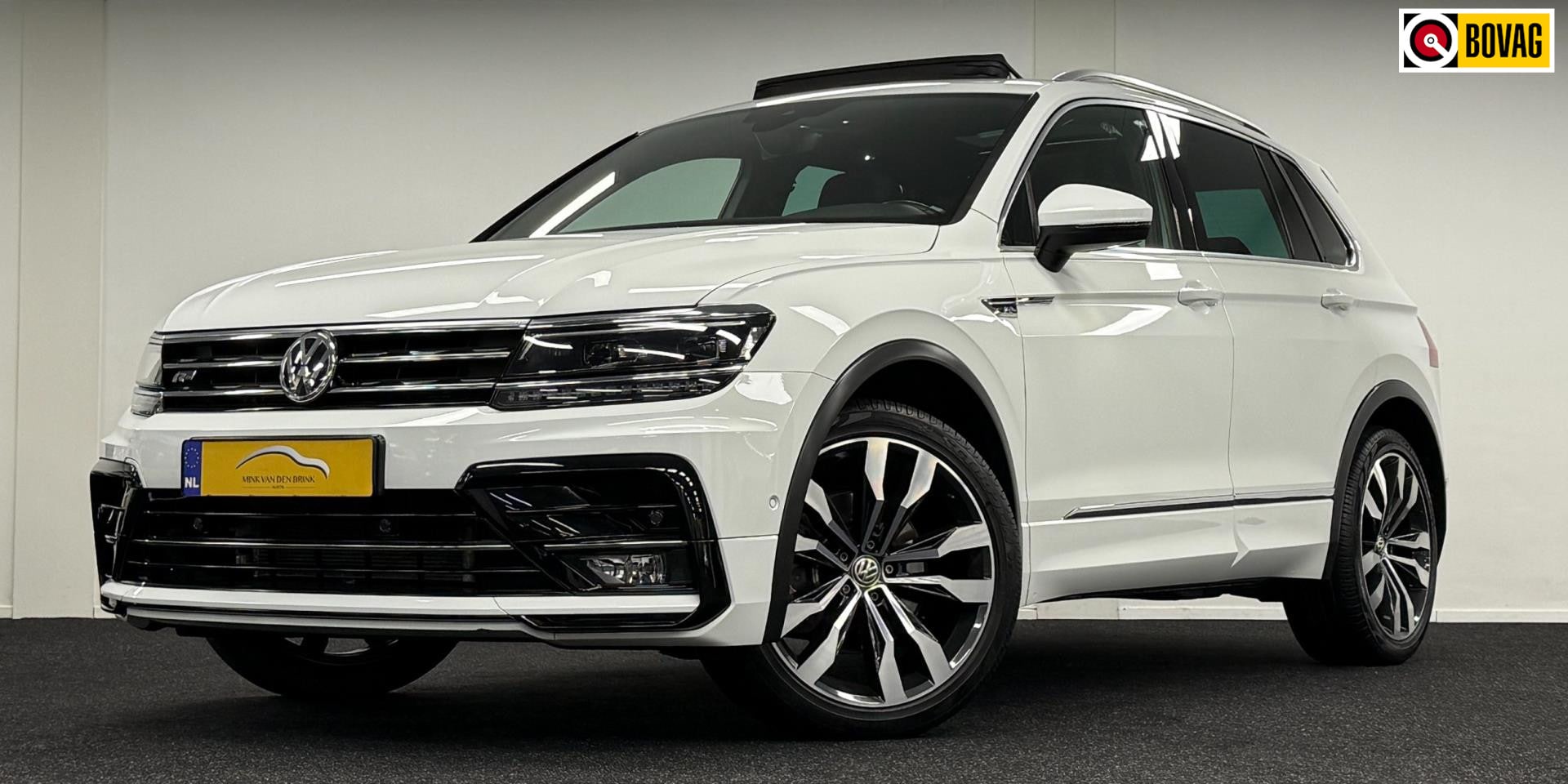 Volkswagen Tiguan - 2.0 TSI 4Motion*3xR-Line*190PK*Panodak*Leder*Memory*DigiDisplay* - AutoWereld.nl