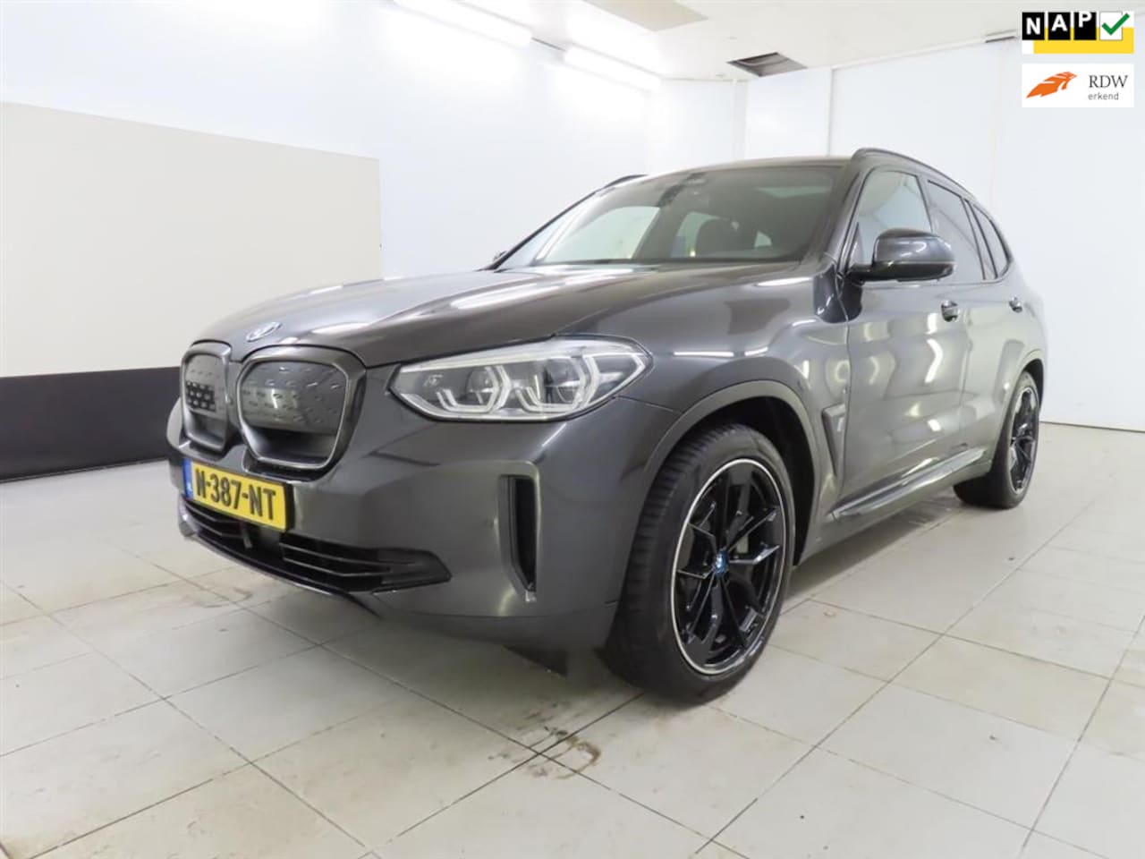 BMW iX3 - High Executive 80 kWh | SOH 94% | Panoramadak | 360 Camera | Leder | Memory stoelen | CarP - AutoWereld.nl
