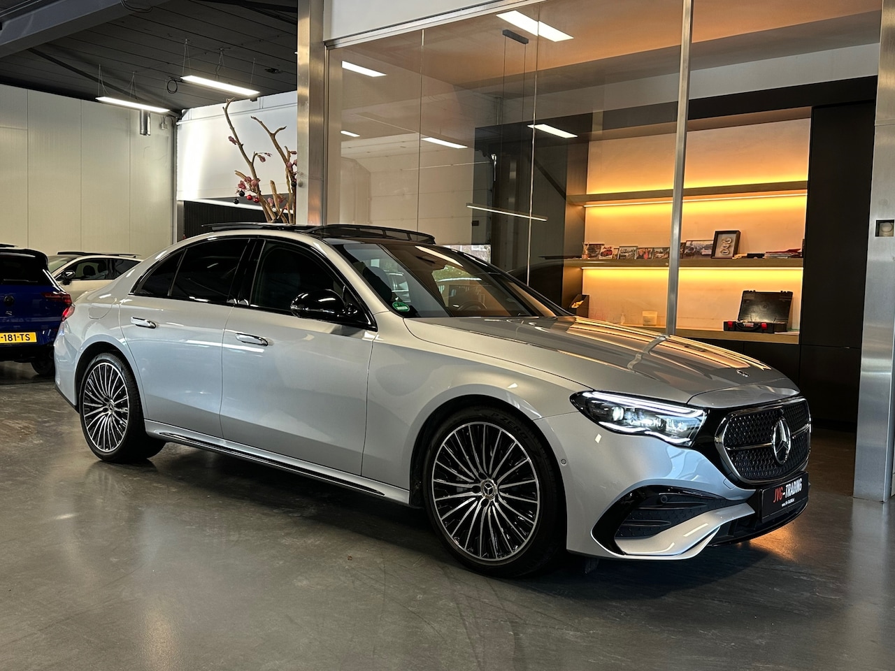 Mercedes-Benz E-klasse - 200 Edition AMG Night Panorama Sfeerverl. 360 Camera - AutoWereld.nl