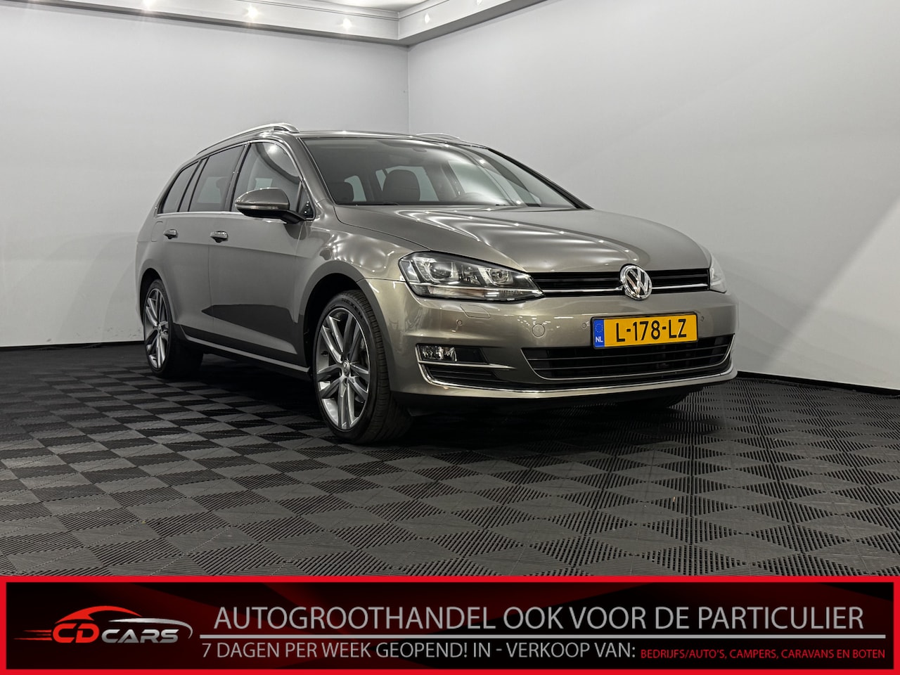 Volkswagen Golf Variant - 1.4 TSI Connected Series R-Line Half leder, Stoelverwarming, Parkeersensoren, Navi, Cruise - AutoWereld.nl