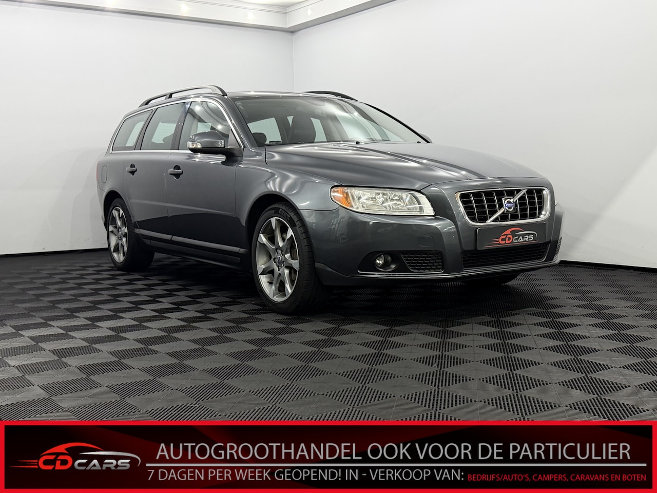 Volvo V70 - 2.5T Kinetic Leder, Navi, Parkeersensoren, Clima, Radio, Lichtmetalen velgen, Cruise contr - AutoWereld.nl
