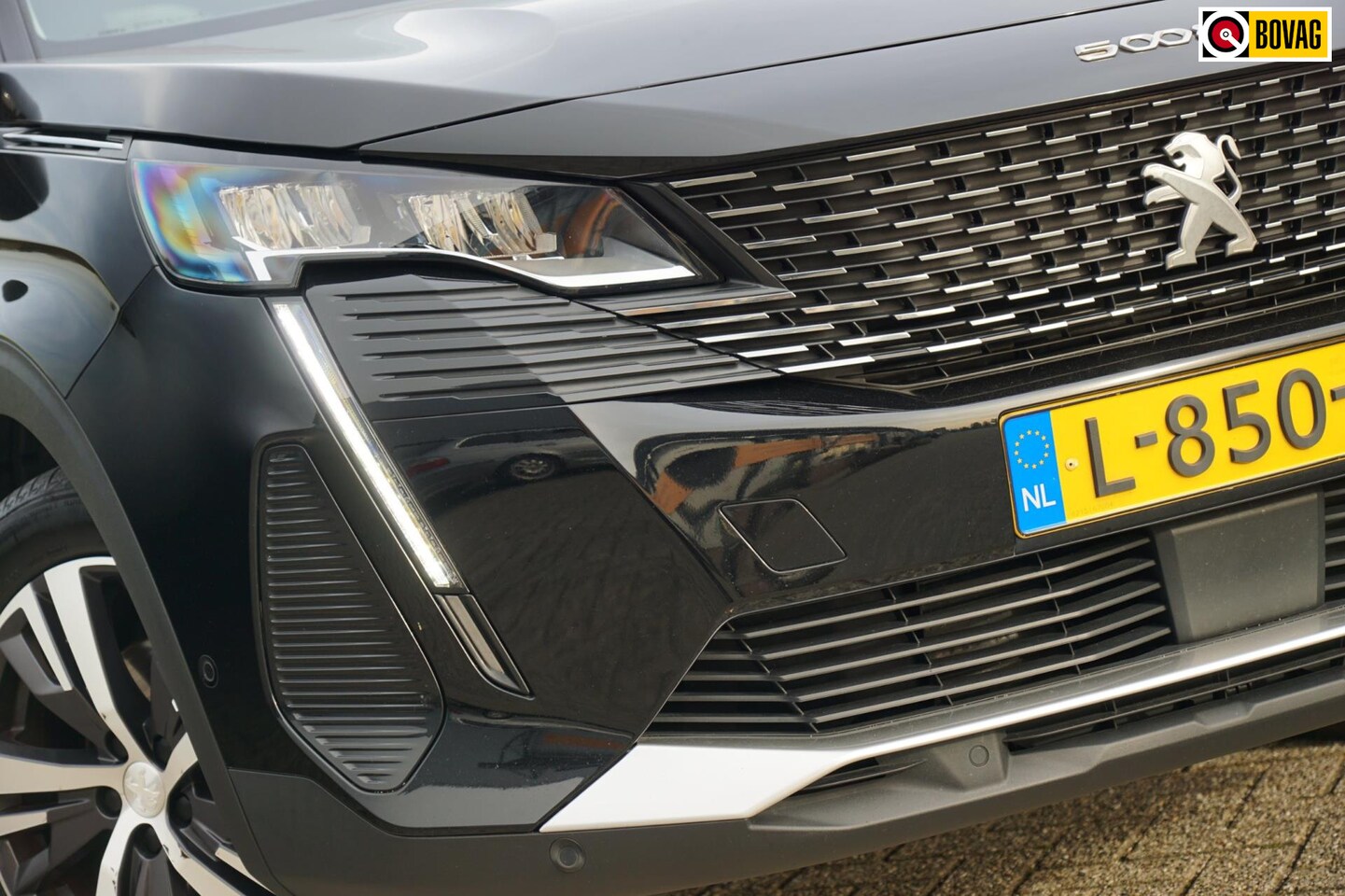 Peugeot 5008 - 1.2 PureTech 130pk Allure - Noir Perla Nera - Panorama/Carplay/Camera - AutoWereld.nl