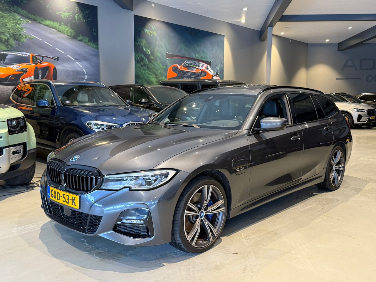 BMW 3-serie Touring - 330e xDrive High Executive M Sport Panodak Laserled HUD Adaptive Cruise Leder - AutoWereld.nl