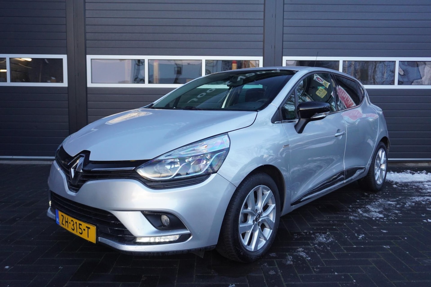 Renault Clio - 0.9 TCe Limited Airco/Navi/Cruise/Park.sensoren achter - AutoWereld.nl