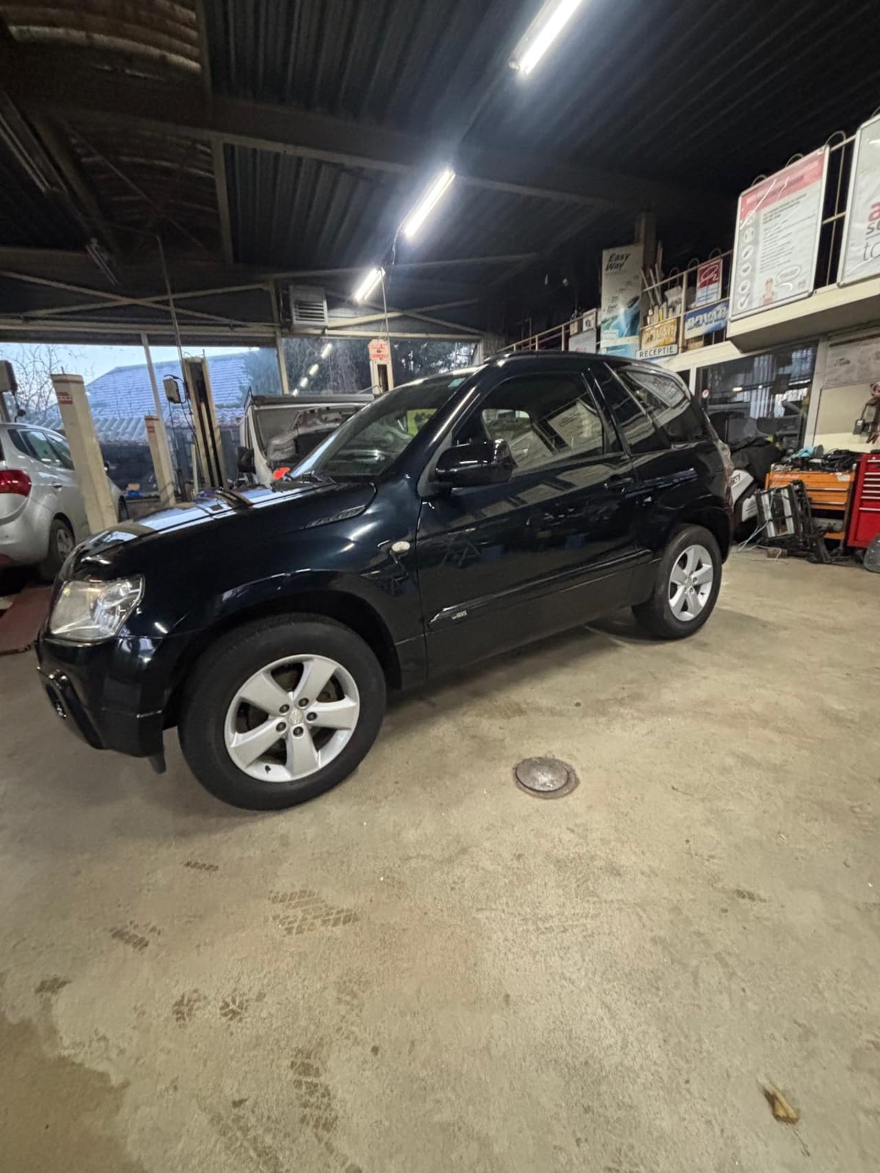 Suzuki Grand Vitara - 1.6-16V Exclusive airco , afneembare trekhaak 82000 km nap - AutoWereld.nl