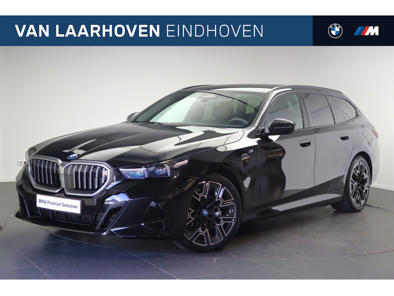 BMW 5-serie Touring - 530e M Sport Automaat / Trekhaak / Stoelventilatie / Achteruitrijcamera / Comfort Access / - AutoWereld.nl