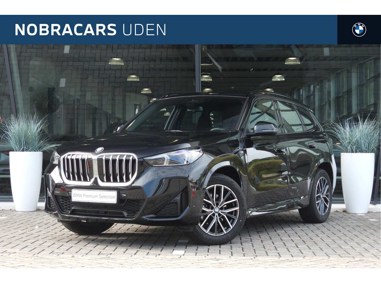BMW X1 - sDrive18i M Sport Automaat / Sportstoelen / Achteruitrijcamera / Comfort Access / M Adapti - AutoWereld.nl