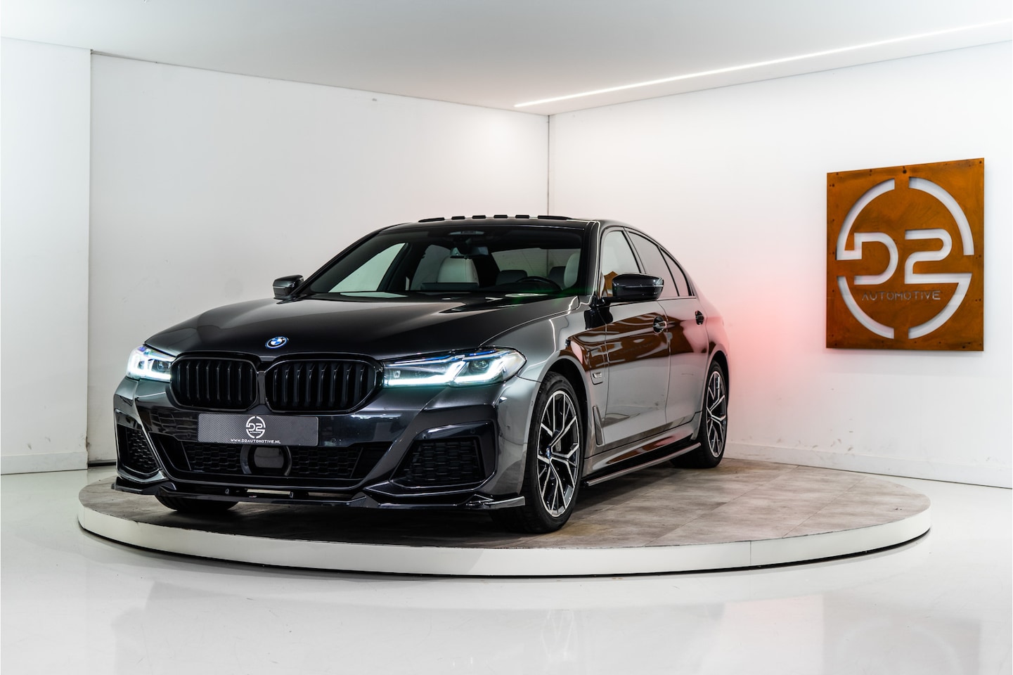 BMW 5-serie - 530e High Executive M-Sport 300PK | Laser | Pano | Leder | Sfeer | 12 MND Garantie - AutoWereld.nl