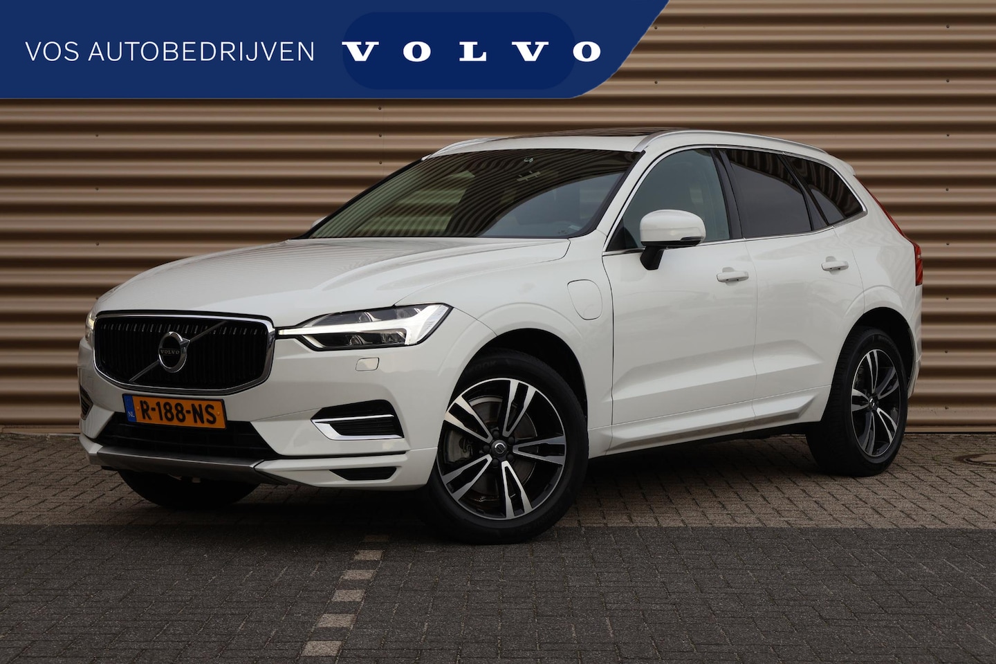Volvo XC60 - T8 Twin Engine AWD Momentum | Trekhaak elektr. | Panoramadak - AutoWereld.nl