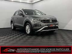 Volkswagen T-Roc - 1.5 TSI Life Clima, Parkeersensoren, Apple carplay, Cruise control, Virtual desk, A start