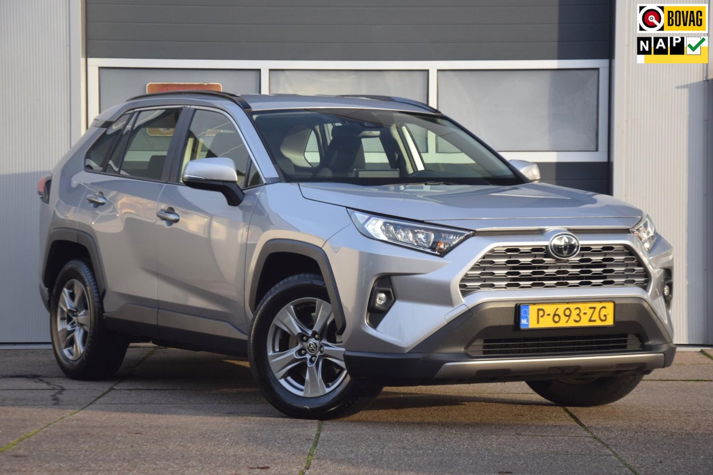 Toyota RAV4 - 2.0 VVT-iE Active 2000KG trekgewicht! TREKHAAK/APPLE CARPLAY/LED KOPLAMPEN - AutoWereld.nl