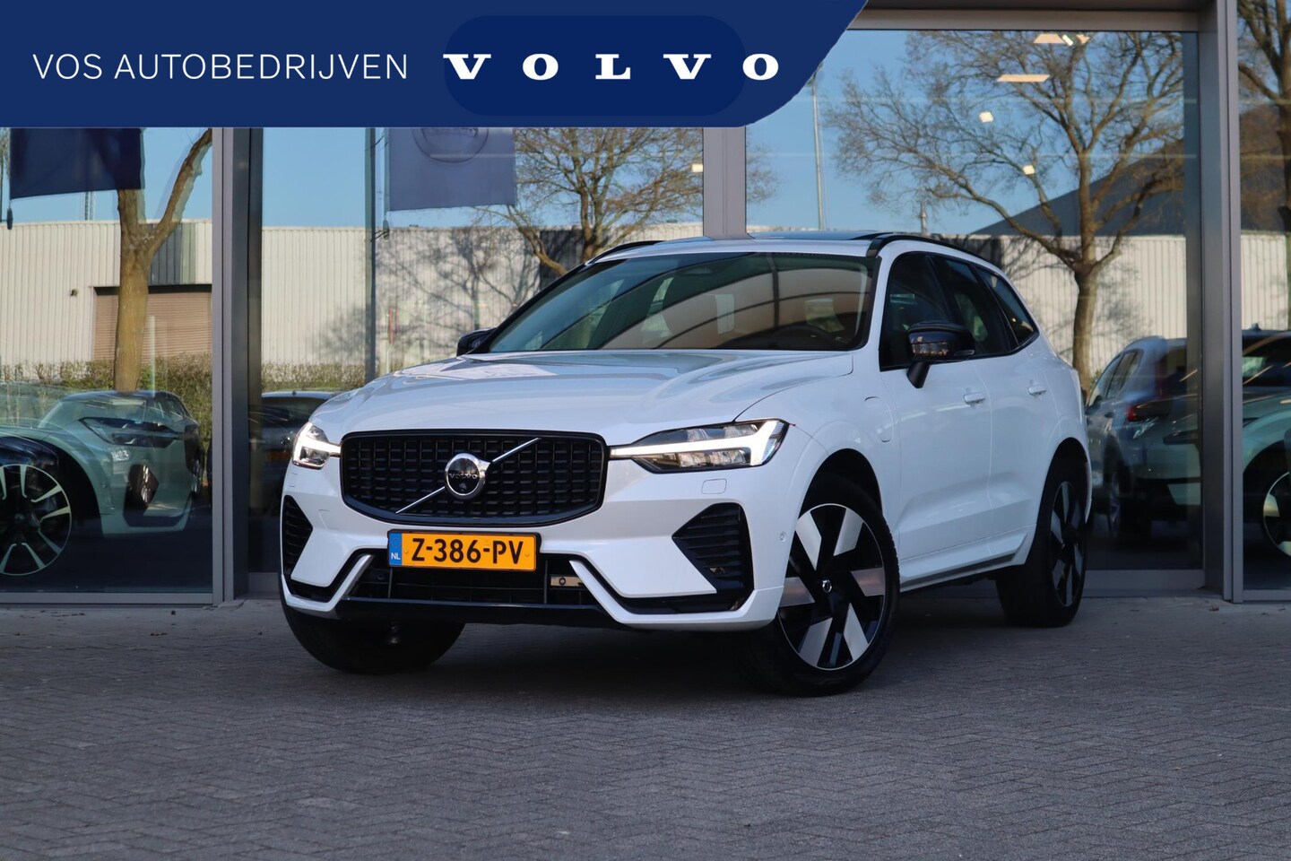 Volvo XC60 - 2.0 T6 Plug-in hybrid AWD Ultimate Dark | Schuif-/ kanteldak| Head-up display| Harman Kard - AutoWereld.nl