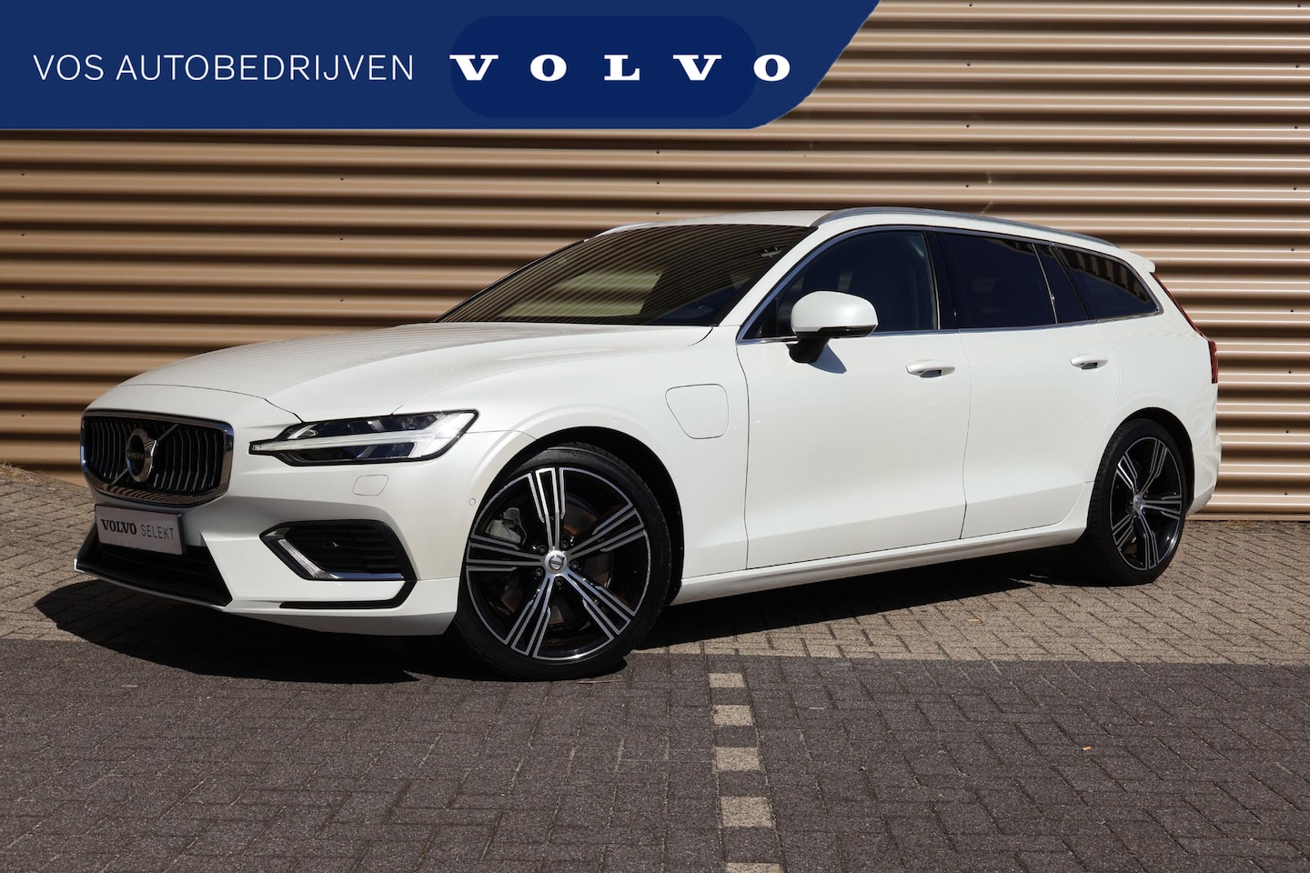 Volvo V60 - T6 Recharge AWD Inscription | Wool blend bekleding | Trekhaak elktr. | Pilot assist - AutoWereld.nl