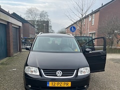 Volkswagen Touran - 2.0-16V FSI Highline