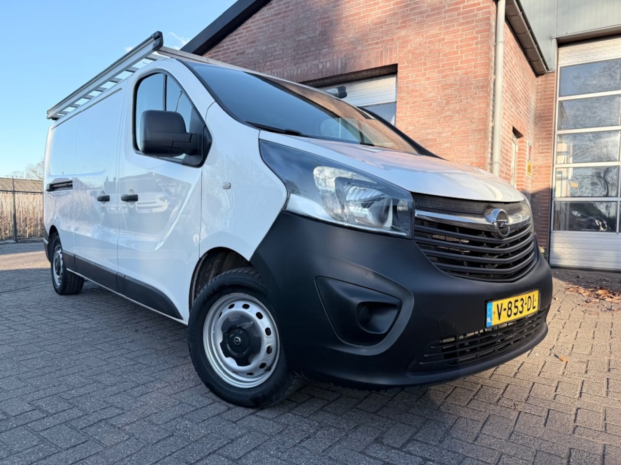 Opel Vivaro - L2H1 Trekhaak, Imperiaal, NAP - AutoWereld.nl