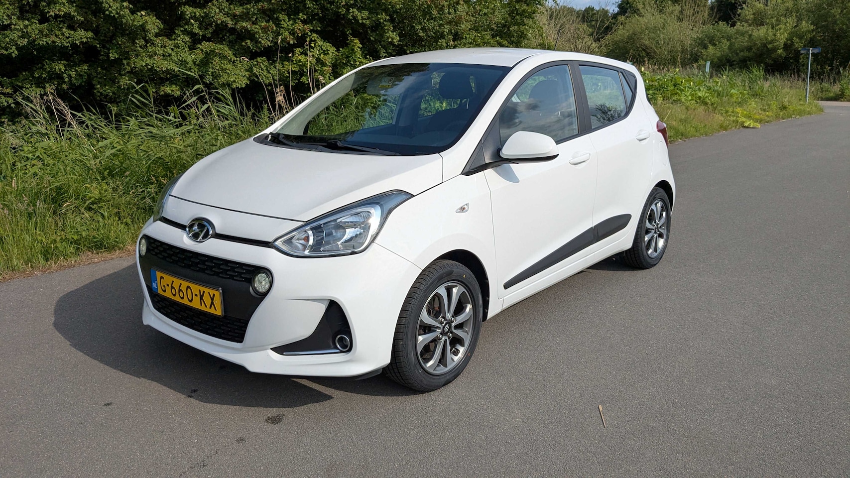 Hyundai i10 - 1.0i Comfort Ned.Auto geen import.Navigatie.Parkeer sensoren. - AutoWereld.nl