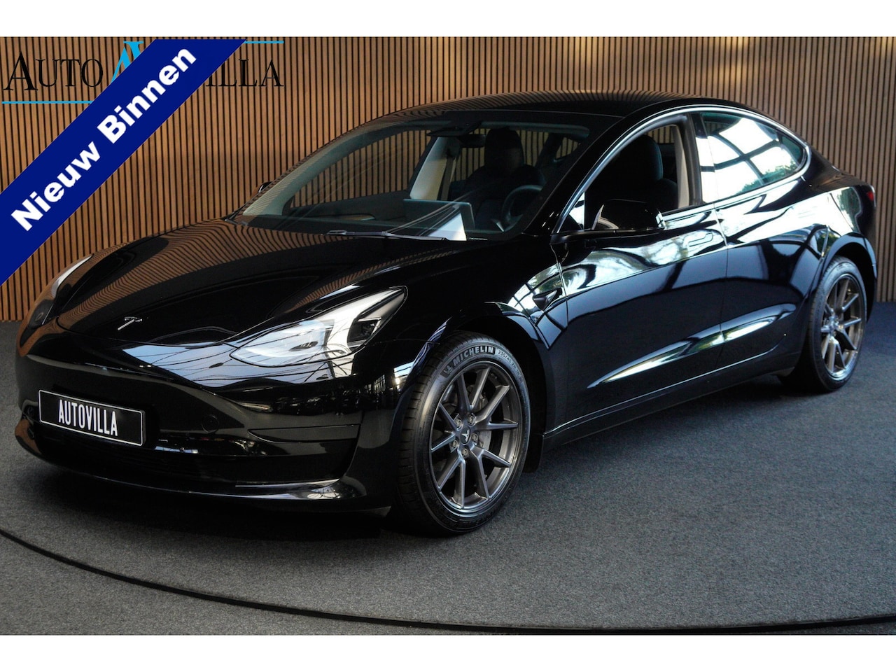 Tesla Model 3 - RWD Autopilot ACC Stuurverwarm. PDC Leer Navi Panoramadak 360° Elektr. achterklep Stoelver - AutoWereld.nl