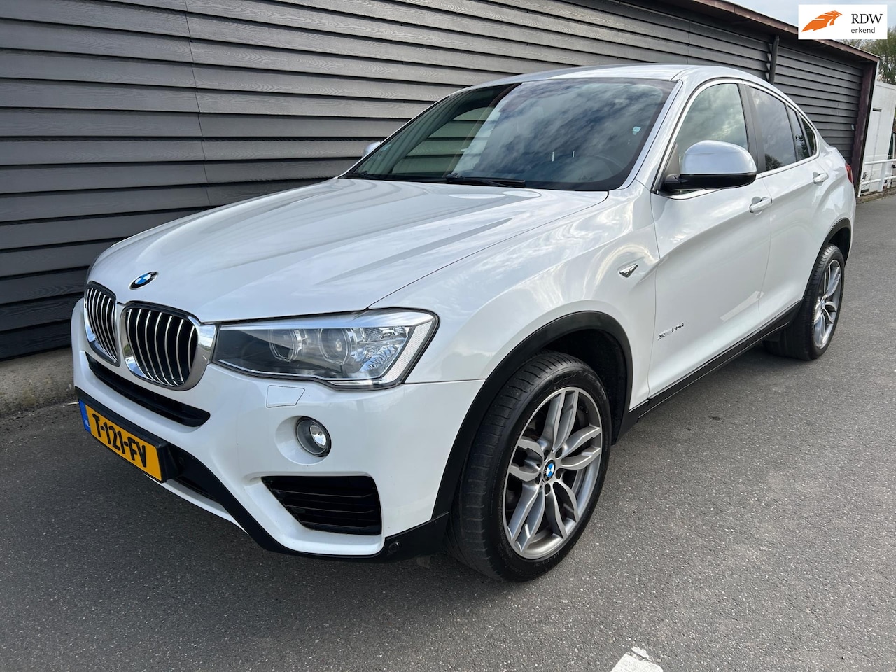 BMW X4 - XDrive20d Nette Auto Rijdt Goed APK t/m 30-10-2026! - AutoWereld.nl