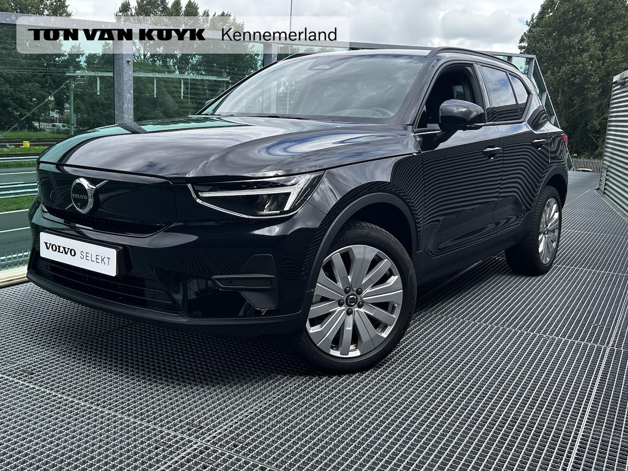 Volvo EX40 - Single Motor Extended Range Business Ed. 82 kWh Parkeer camera, Verwarmde stoelen voor, Ve - AutoWereld.nl