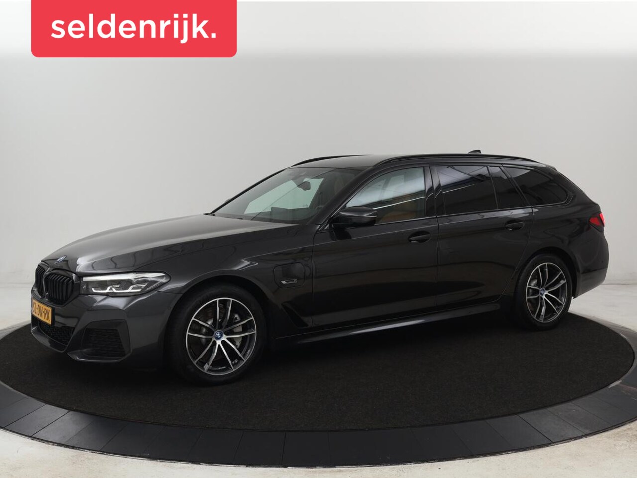 BMW 5-serie Touring - 530e M Sport | Leder | Stoelverwarming | Live Cockpit | Navigatie | Memory | Camera | Carp - AutoWereld.nl