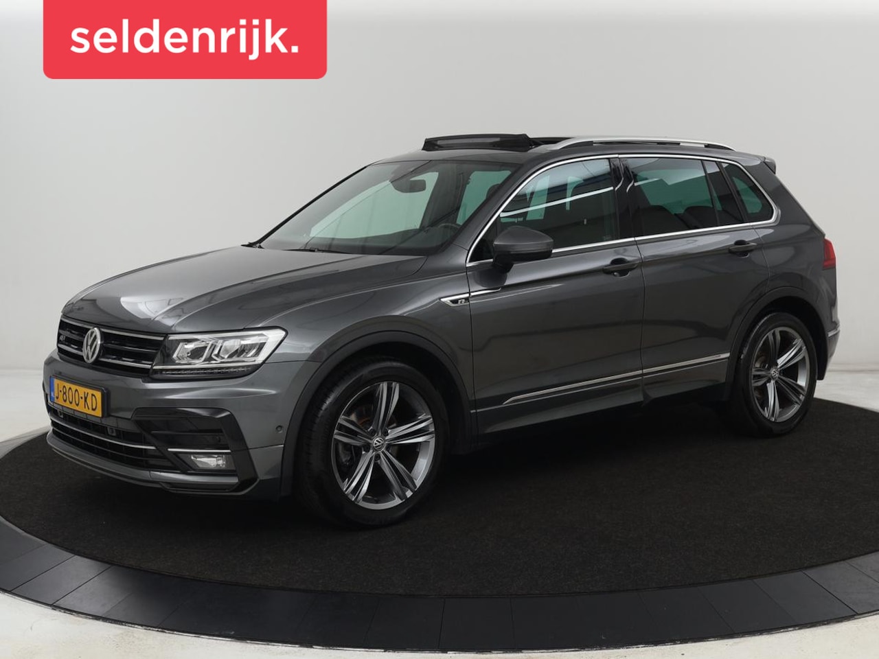 Volkswagen Tiguan - 1.5 TSI R Line | Panoramadak | Trekhaak | Stoelverwarming | Camera | Adaptive cruise | Vir - AutoWereld.nl