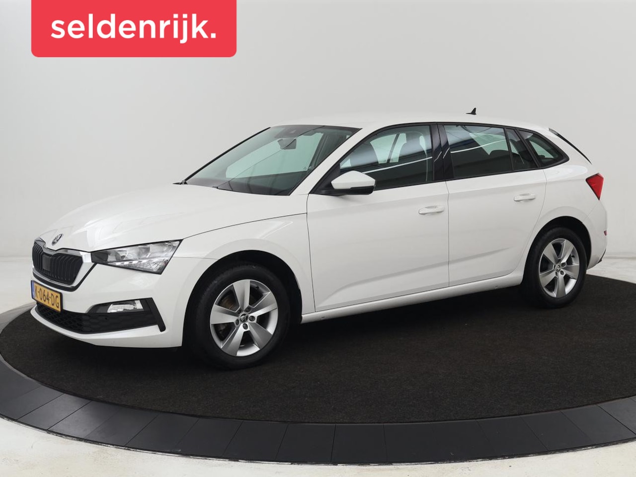 Skoda Scala - 1.0 TSI Ambition | Carplay | Full LED | Cruise control | Airco | Bluetooth | DAB - AutoWereld.nl