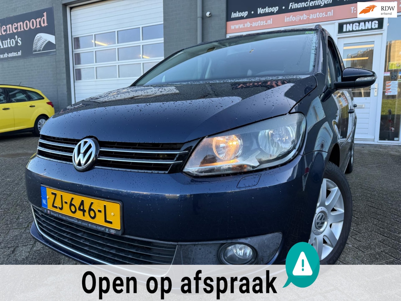 Volkswagen Touran - 1.4 TSI Highline 6 bak en met parkeersensoren en trekhaak en navigaite - AutoWereld.nl