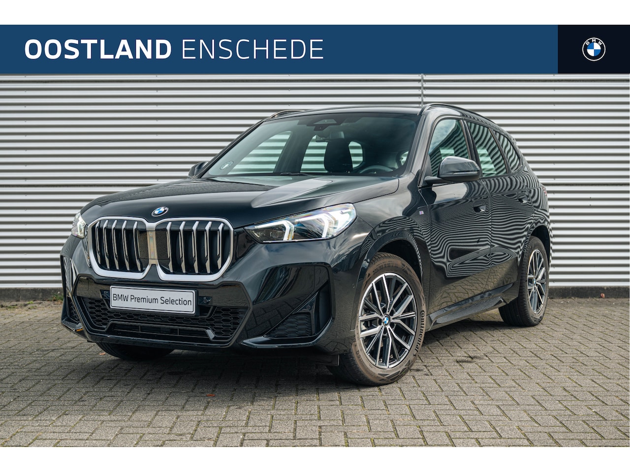 BMW X1 - sDrive18i M Sport Automaat / Sportstoelen / Achteruitrijcamera / M Adaptief onderstel / Co - AutoWereld.nl