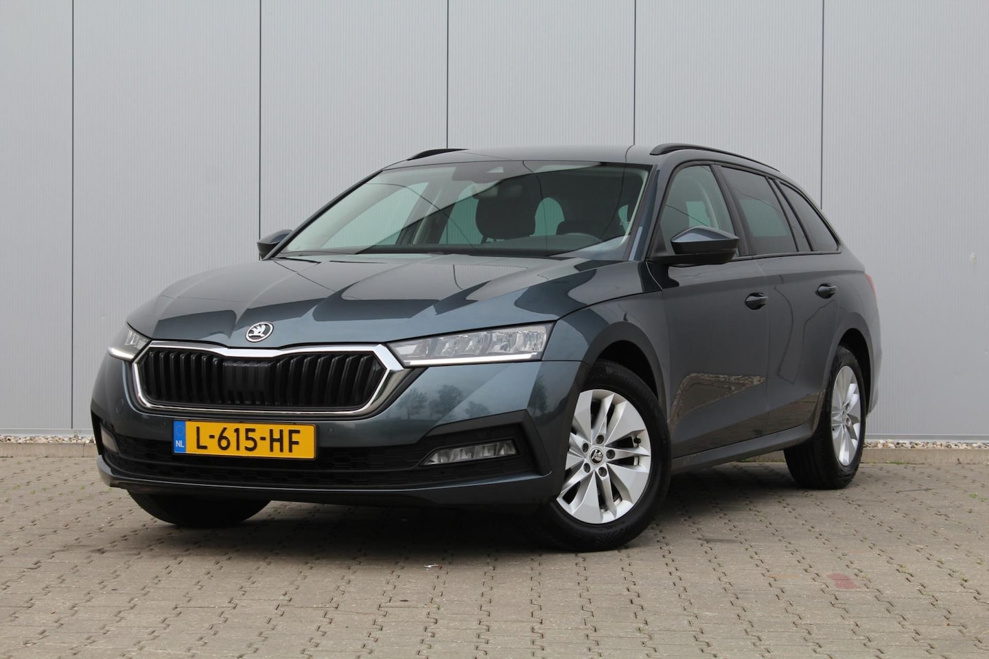 Skoda Octavia Combi - 1.0 TSI Business Edition | Trekhaak | Stoelverwarming | Virtual cockpit | Carplay | Camera - AutoWereld.nl
