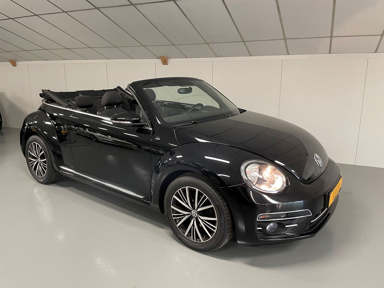 Volkswagen Beetle Cabriolet - 1.2 TSI Sound ( opruiming 22.750 nu 19.900,= ) - AutoWereld.nl