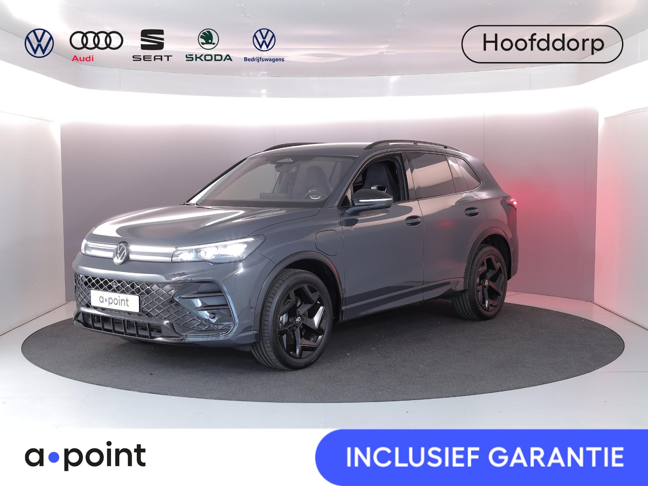 Volkswagen Tiguan - 1.5 eHybrid R-Line Edition 272 pk Automaat (DSG) | Verlengde garantie | Navigatie | Parkee - AutoWereld.nl