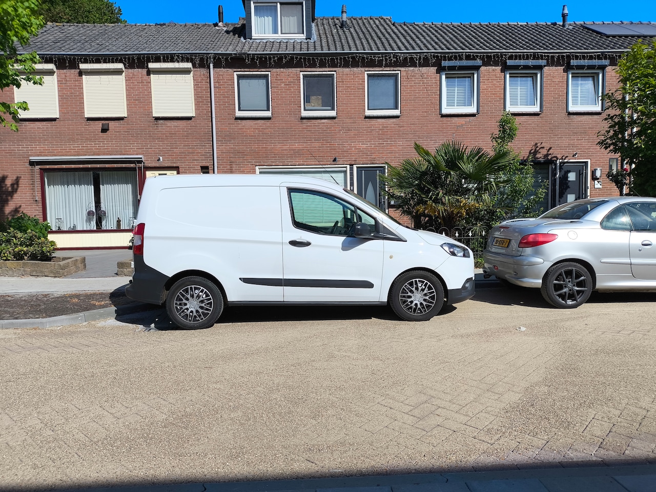 FORD TRANSIT COURIER