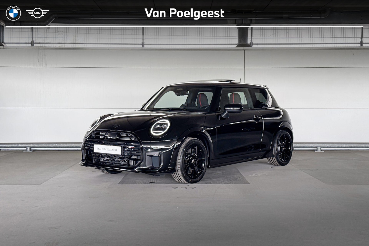MINI Cooper - 3-deurs 1.5 Cooper C John Cooper Works M | Selections | Pakket M | Dak in carrosseriekleur - AutoWereld.nl