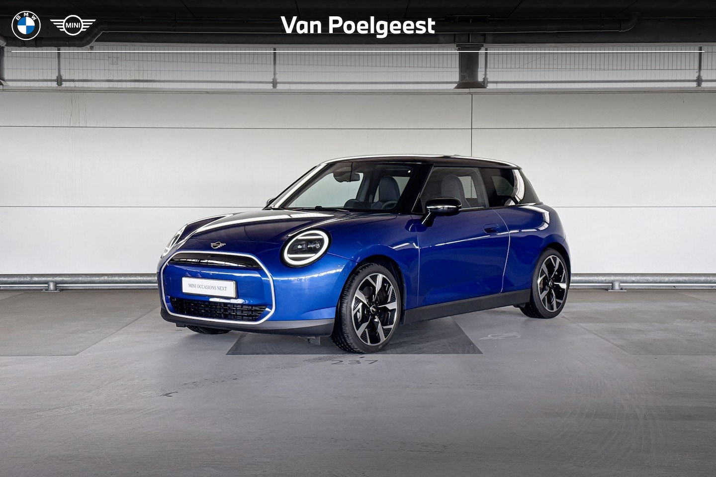 MINI Cooper - 3-deurs E Favoured M 40.7 kWh | Selections - AutoWereld.nl
