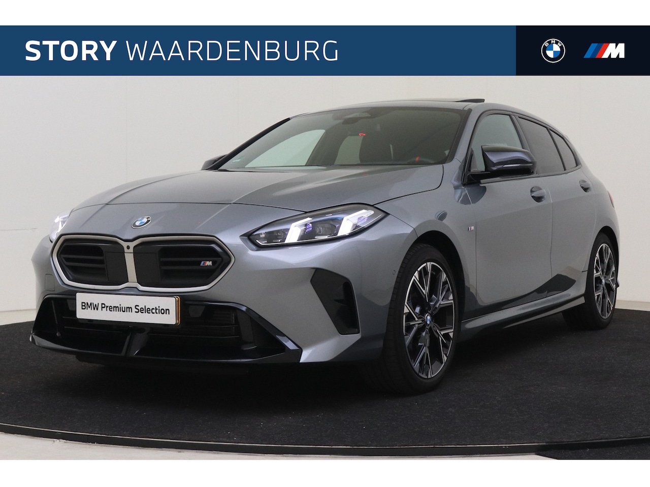BMW 1-serie - M135 xDrive High Executive Automaat / Trekhaak / Sportstoelen / Adaptieve LED / M Adaptief - AutoWereld.nl