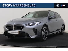 BMW 1-serie - M135 xDrive High Executive Automaat / Trekhaak / Sportstoelen / Adaptieve LED / M Adaptief