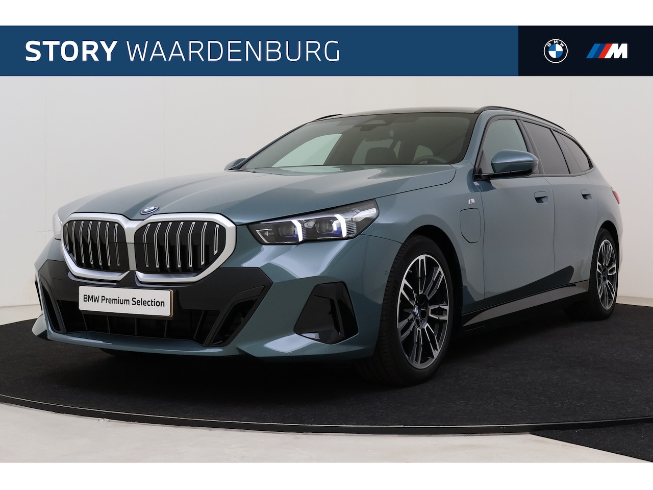 BMW 5-serie Touring - 530e M Sport Automaat / Panoramadak / Trekhaak / Achteruitrijcamera / Adaptieve LED / M Sp - AutoWereld.nl
