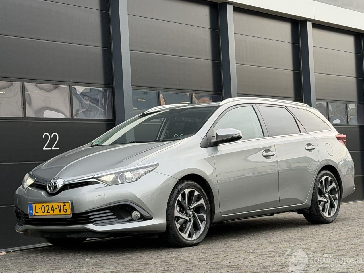 Toyota Auris - 1.6D Xenon Clima EURO-6 - AutoWereld.nl