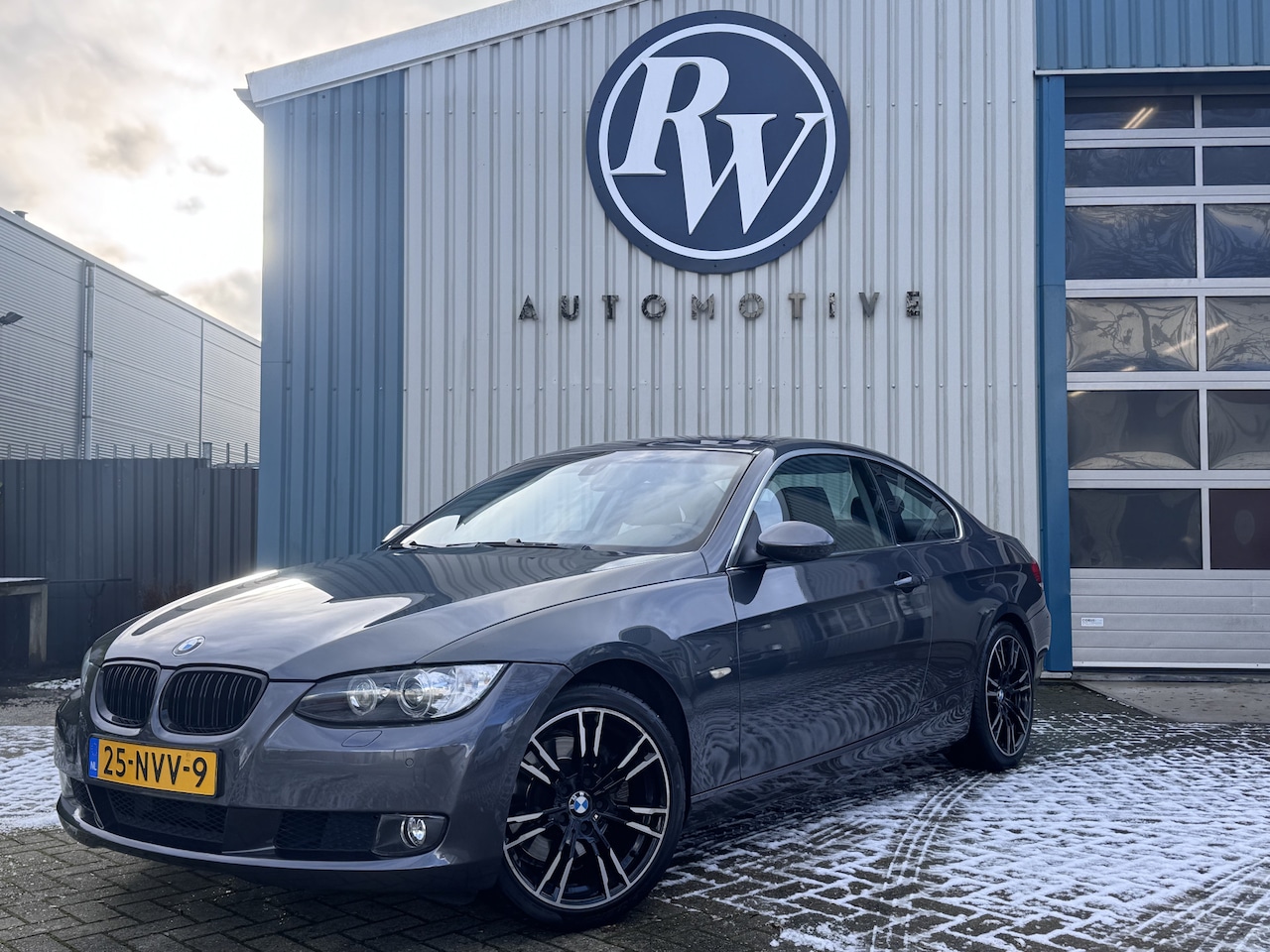 BMW 3-serie Coupé - 325i High Executive Xenon / Aut / 6 in lijn / Nav / Cruise / 18'' Pirelli - AutoWereld.nl