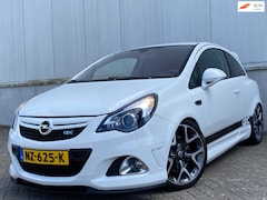Opel Corsa - 1.6-16V Turbo OPC 141kW I XENON I PREMIUM AUDIO I DEALER ONDERHOUD I NETTE AUTO