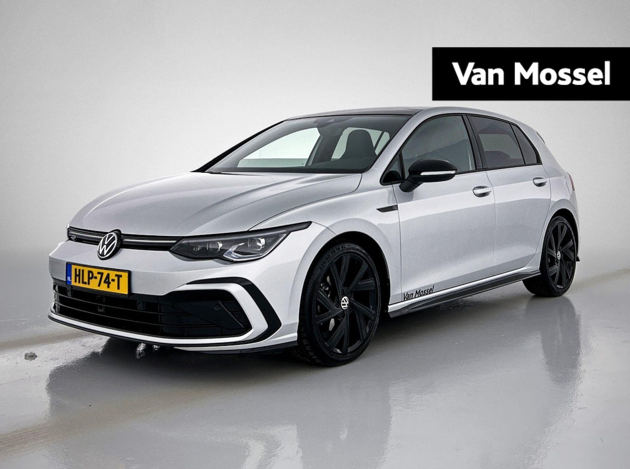 Volkswagen Golf - 1.5 eTSI R-Line Business | PANORAMADAK | IQ LIGHTS | STOEL + STUURVERWARMING | APPLE CARPL - AutoWereld.nl