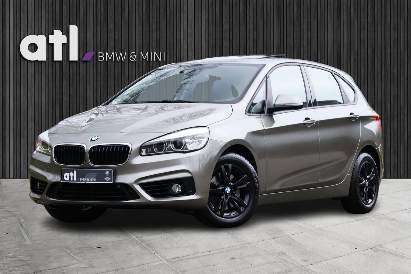 BMW 2-serie Active Tourer - 218i Sportline | Aut | Dealer OH |  Navi | Pano | HUD | Camera | PDC  v+a | Afn Trekhaak | - AutoWereld.nl