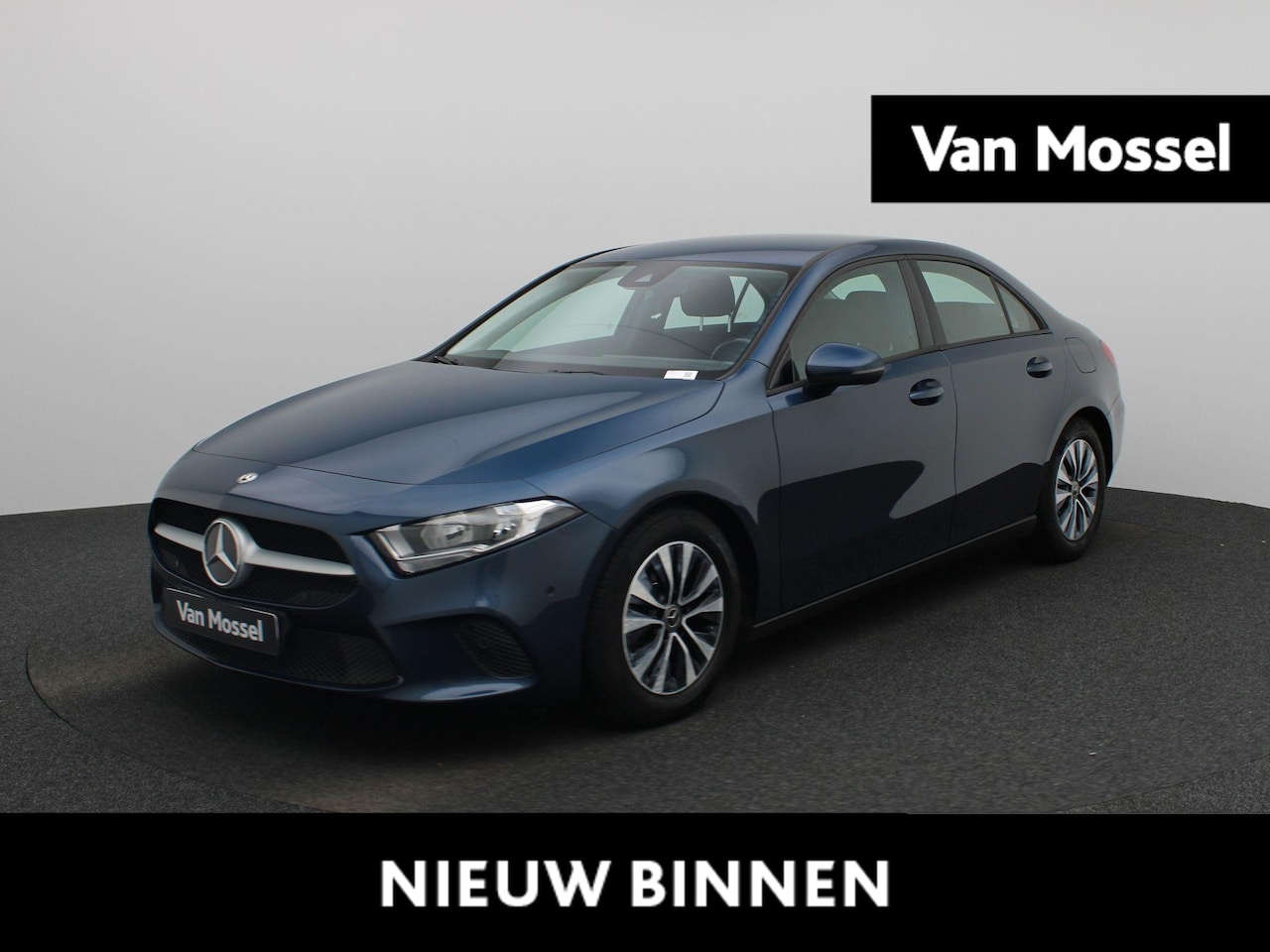Mercedes-Benz A-klasse - 180 | APPLE CARPLAY | NAVIGATIE | STOELVERWARMING | BLEUTOOTH | ACHTERUITRIJCAMERA | - AutoWereld.nl