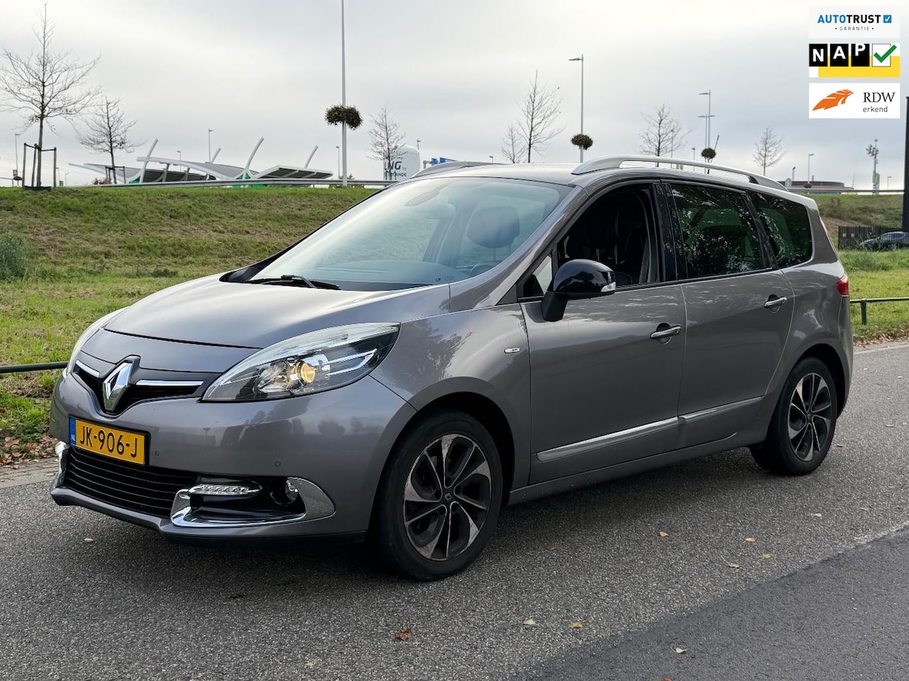 Renault Grand Scénic - 1.2 TCe BOSE | 7 PERSOONS | NAVIGATIE | CRUISE CONTROL | NIEUWE APK | STOELVERWARMING - AutoWereld.nl