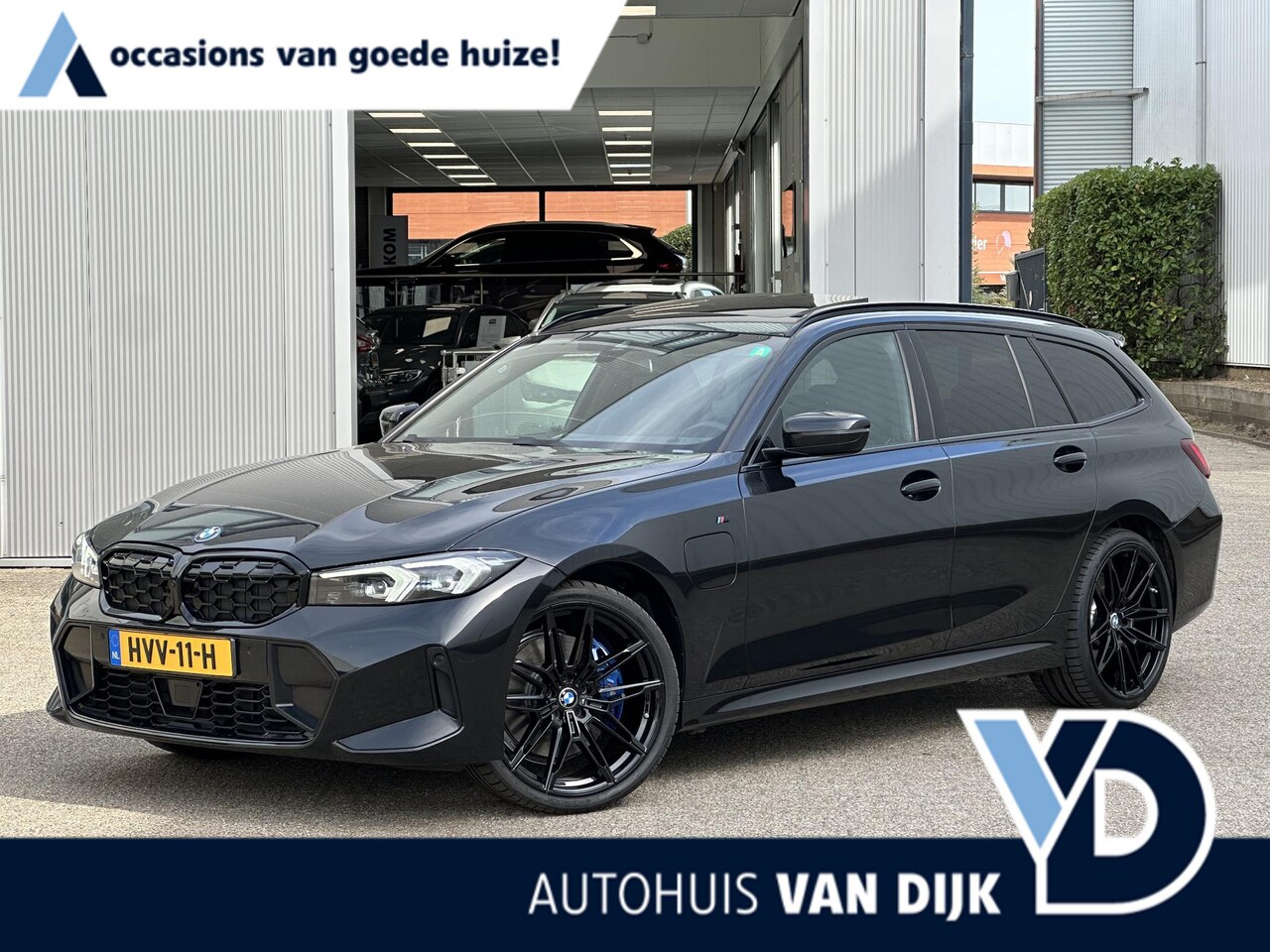 BMW 3-serie Touring - 330e M Pakket | Leder/Pano-Schuifdak/20-inch/Cruise Adaptief/H&K - AutoWereld.nl