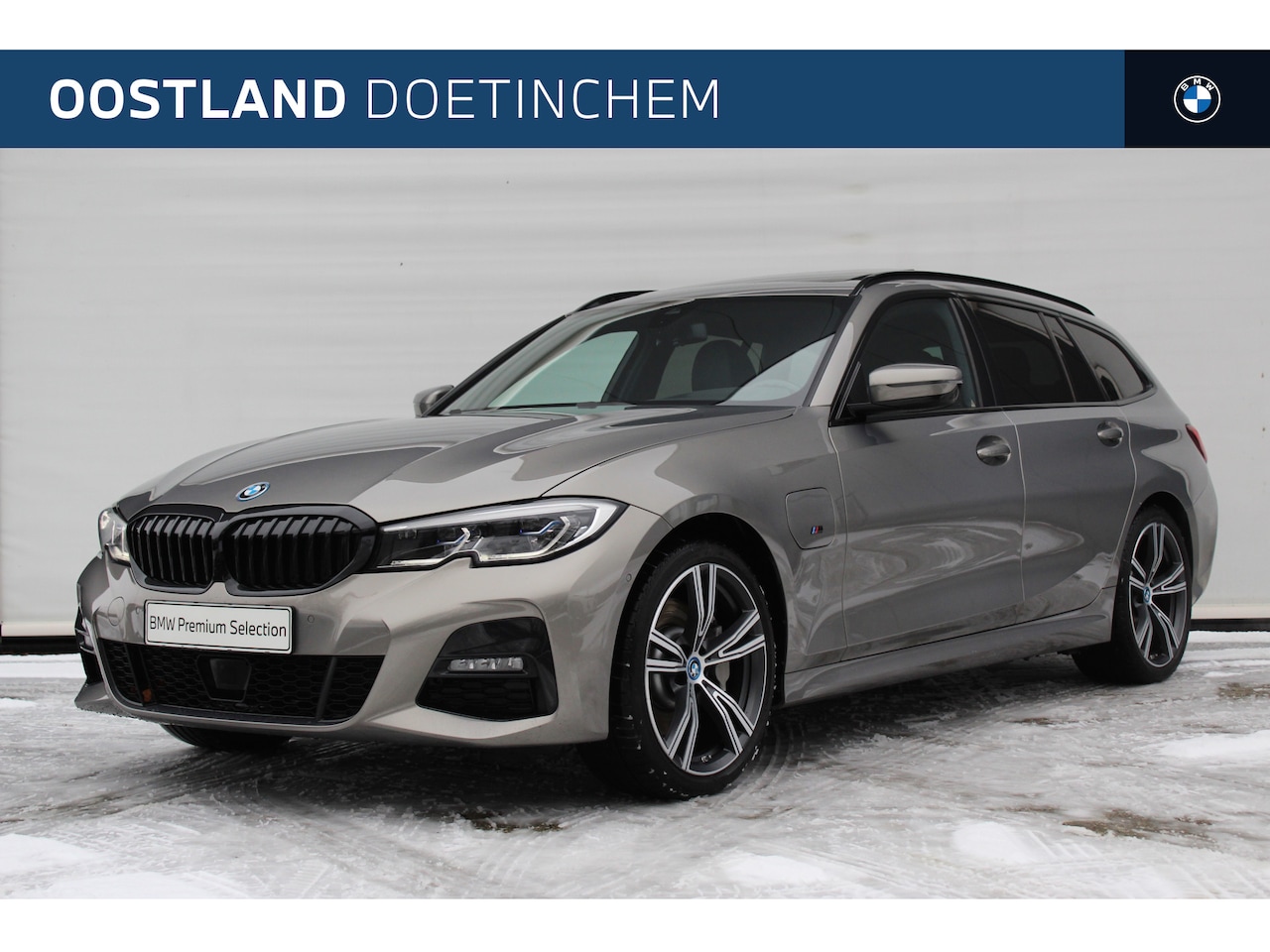 BMW 3-serie Touring - 330e High Executive M Sport Automaat / Panoramadak / Trekhaak / Sportstoelen / Laserlight - AutoWereld.nl