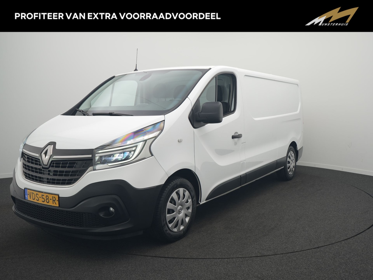 Renault Trafic - 2.0 dCi 120 T29 L2H1 Work Edition - Complete Kastinrichting! - Achteruitrijcamera - Cruise - AutoWereld.nl