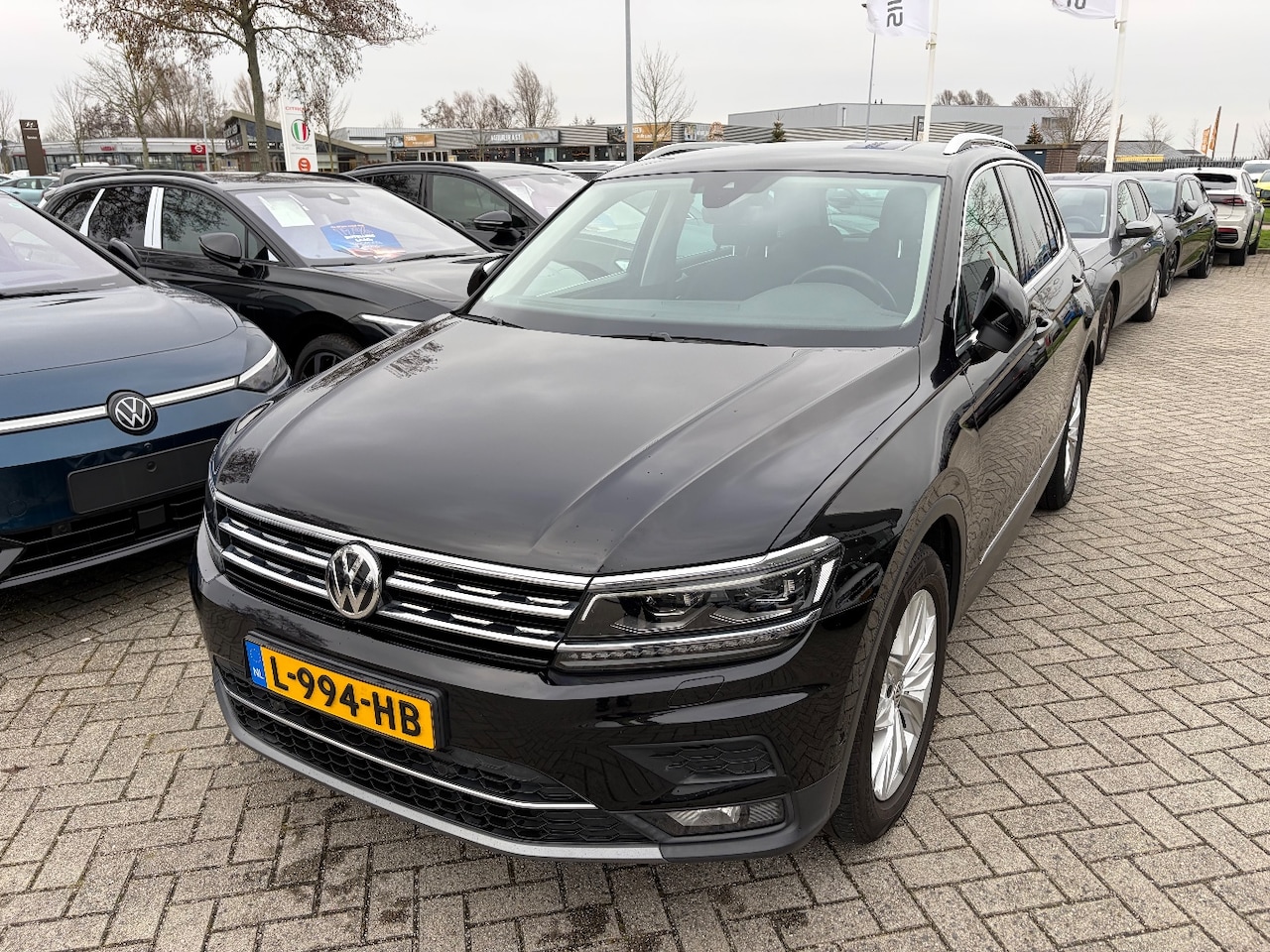 Volkswagen Tiguan - 2.0 TDI Comfortline Business | Trekhaak | Climatronic | Apple Carplay | Parkeersensoren | - AutoWereld.nl